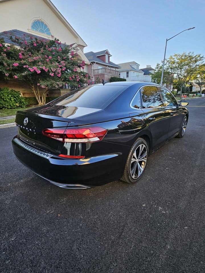 2021 Volkswagen Passat · 2.0T SE Sedan 4D - photo 5