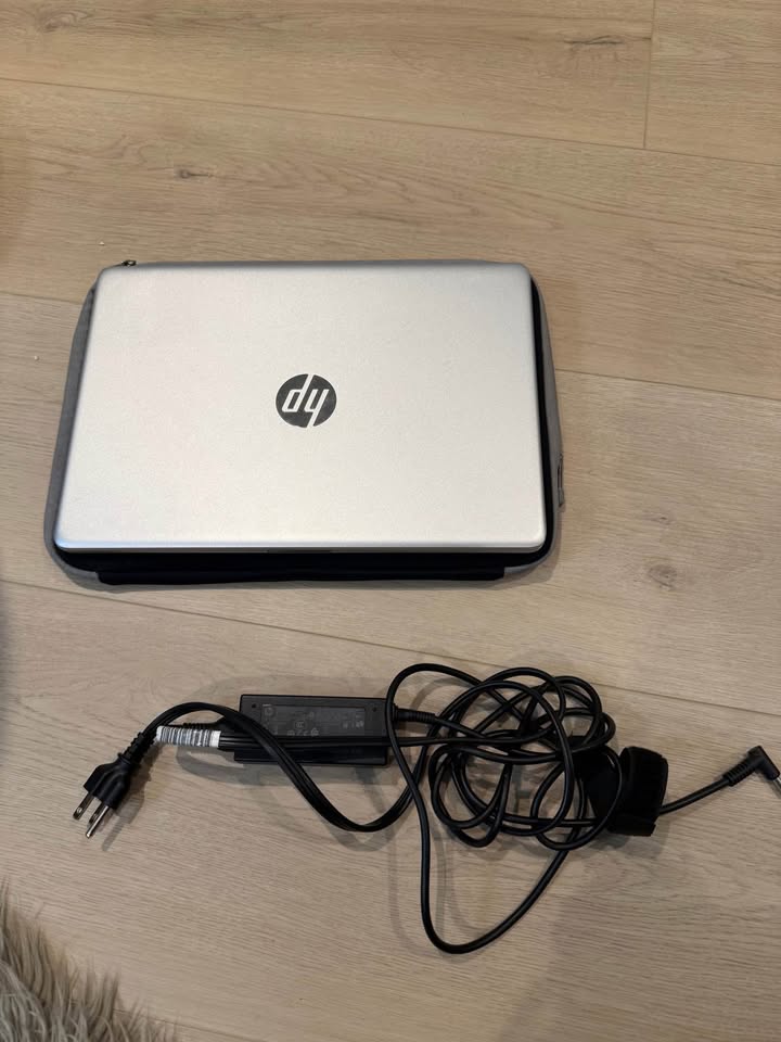 HP 14" Laptop with charger and laptop sleeve - photo 2