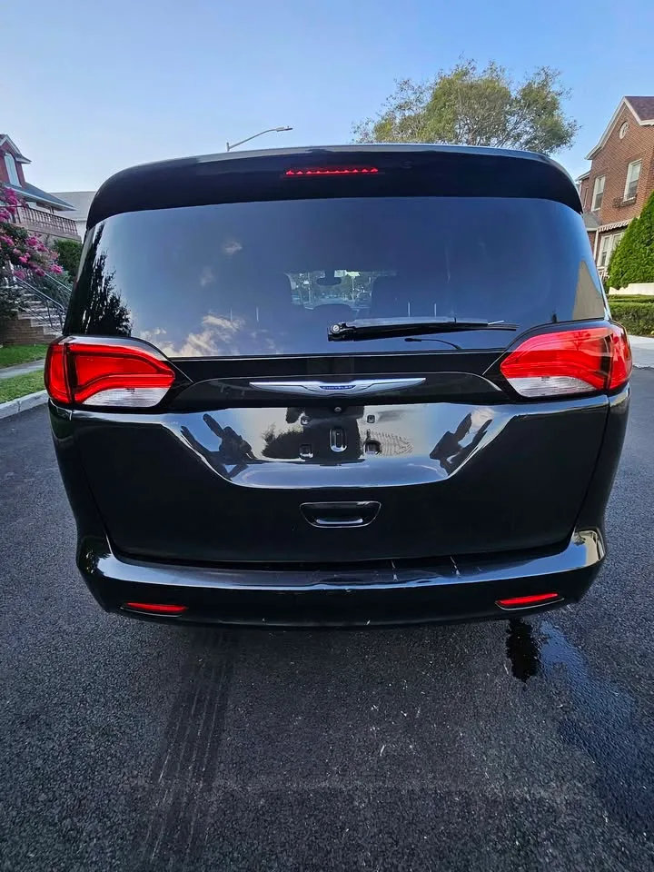 2020 Chrysler Voyager · LXI image indicator(4)