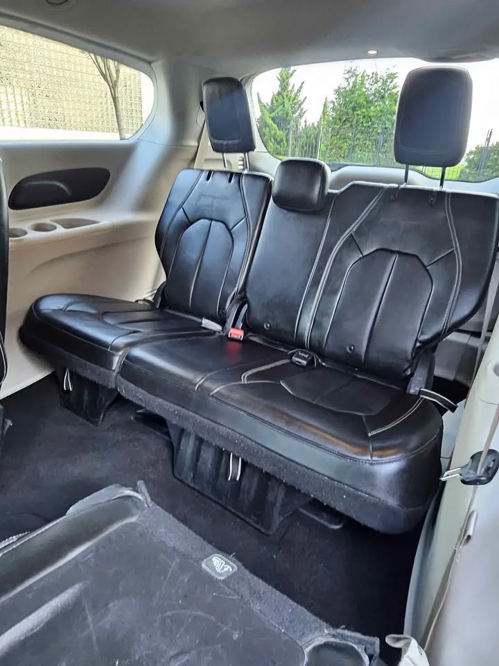 2020 Chrysler Voyager · LXI image indicator(10)