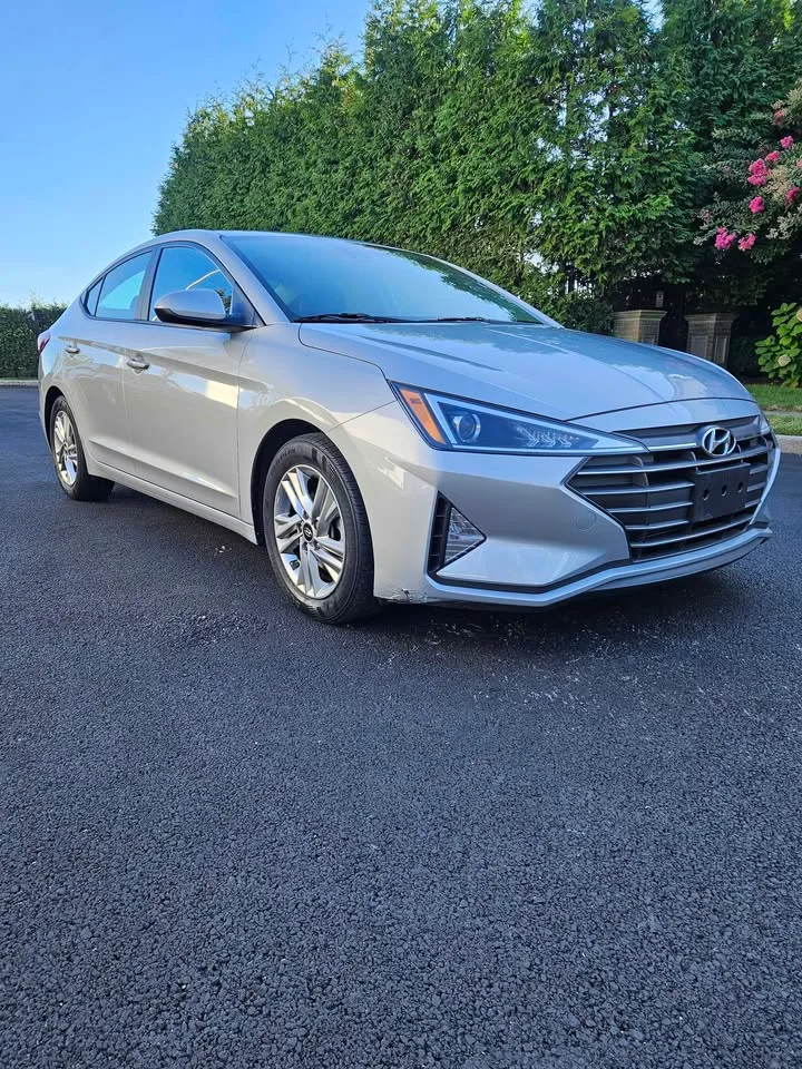 2020 Hyundai Elantra · SEL Sedan 4D image indicator(7)