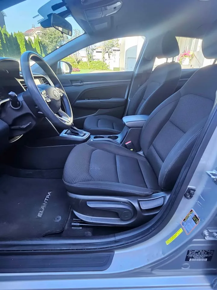 2020 Hyundai Elantra · SEL Sedan 4D image indicator(8)