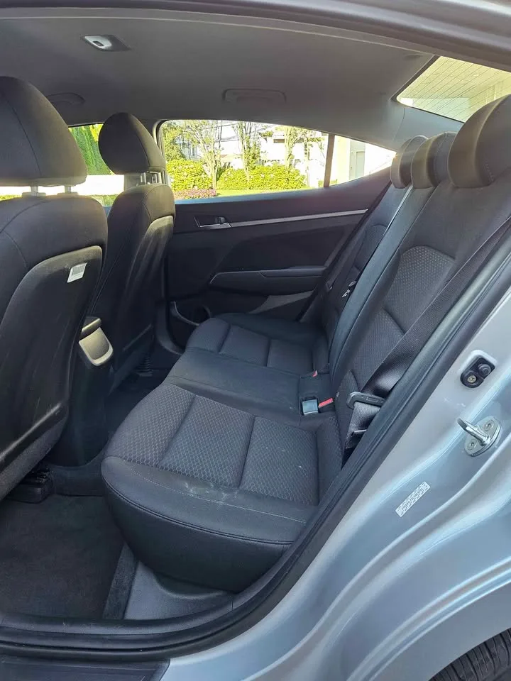 2020 Hyundai Elantra · SEL Sedan 4D image indicator(9)