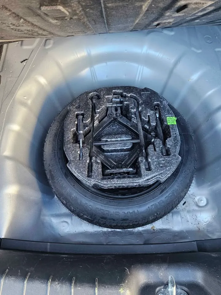 2020 Hyundai Elantra · SEL Sedan 4D image indicator(10)