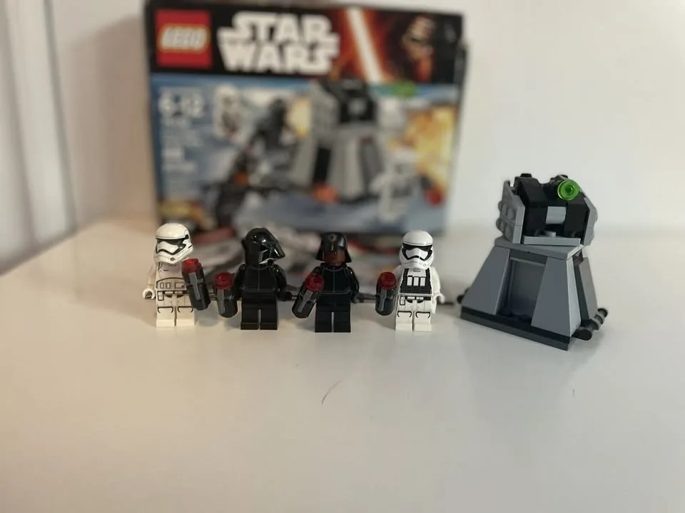 LEGO STARWARS Storm Trooper Battle Packs/Army Builder. image indicator(4)