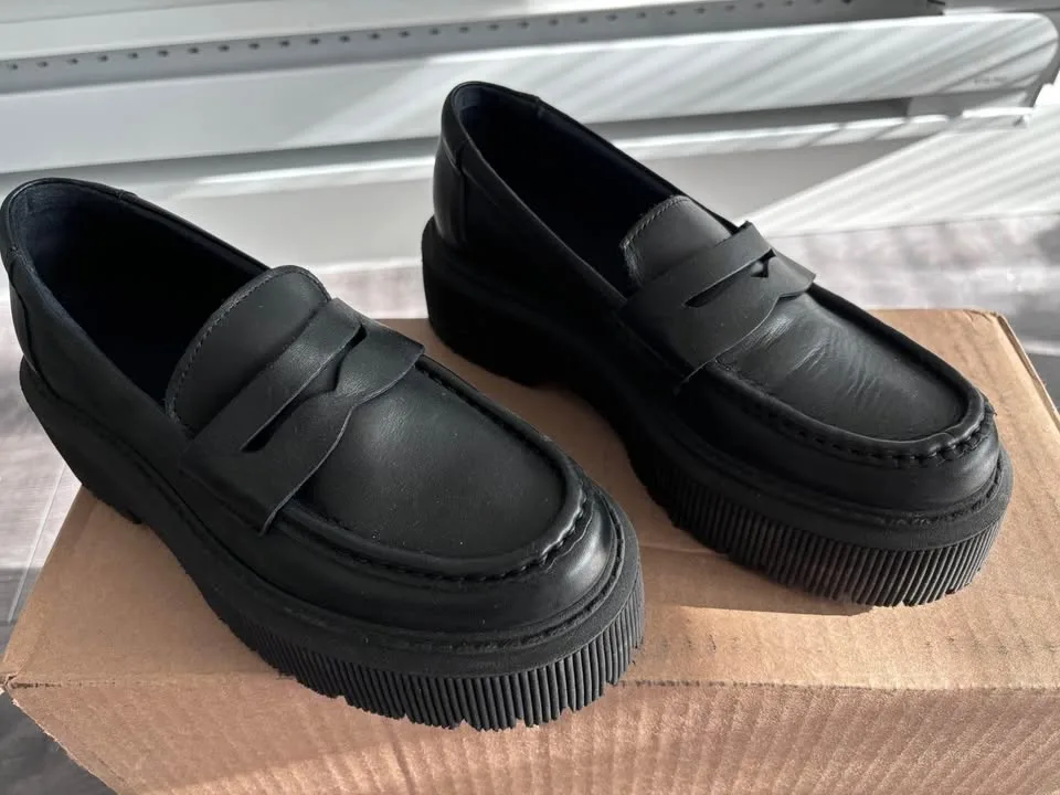 WOMEN'S CHARLIE PLATFORM LOAFERS IN BLACK image indicator(3)