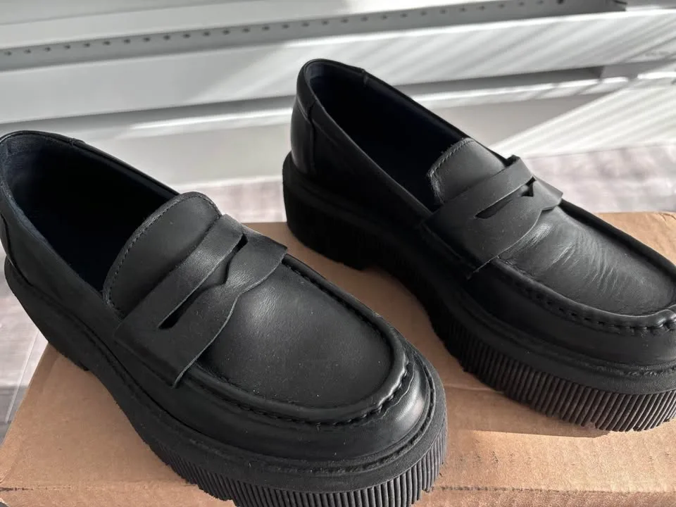 WOMEN'S CHARLIE PLATFORM LOAFERS IN BLACK image indicator(4)