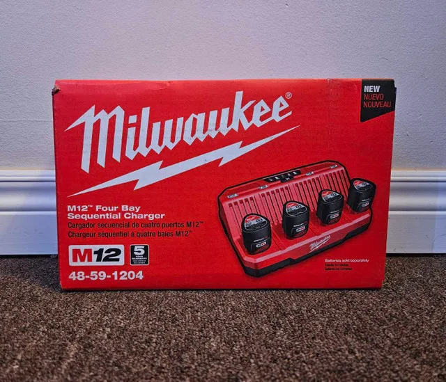 Milwaukee M12 Charger thumbnail