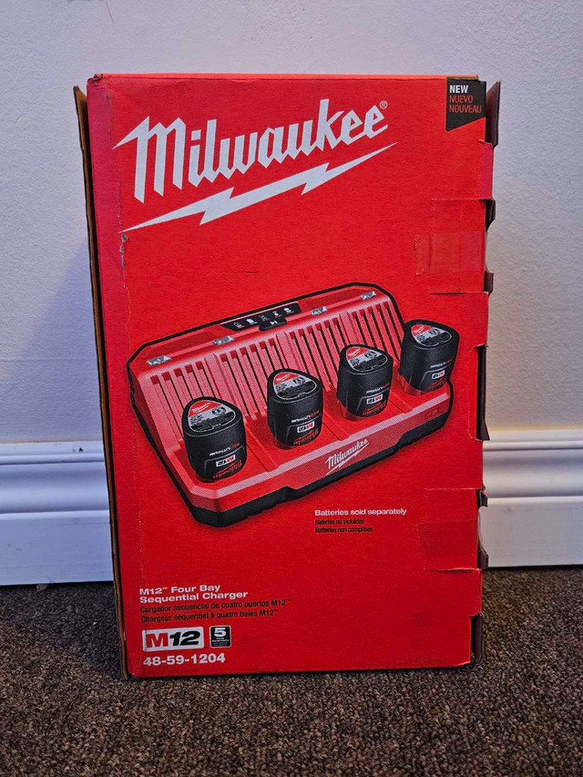 Milwaukee M12 Charger - photo 2