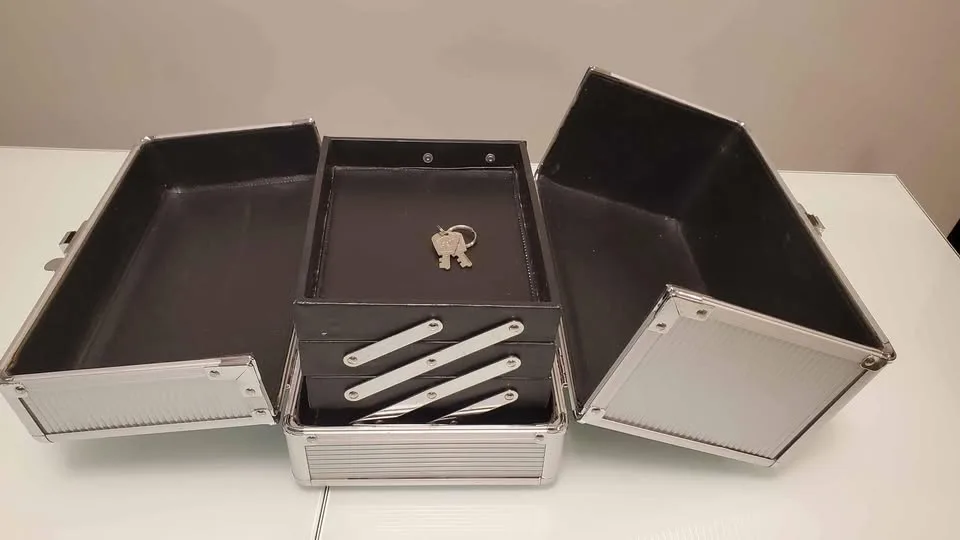 Aluminum cosmetic storage case image indicator(3)