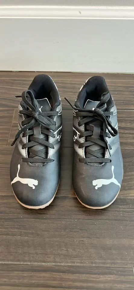 Puma ATTACANTO Kids' Indoor Soccer Cleats thumbnail