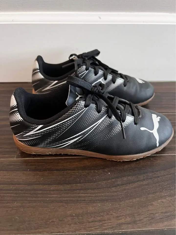 Puma ATTACANTO Kids' Indoor Soccer Cleats image indicator(3)