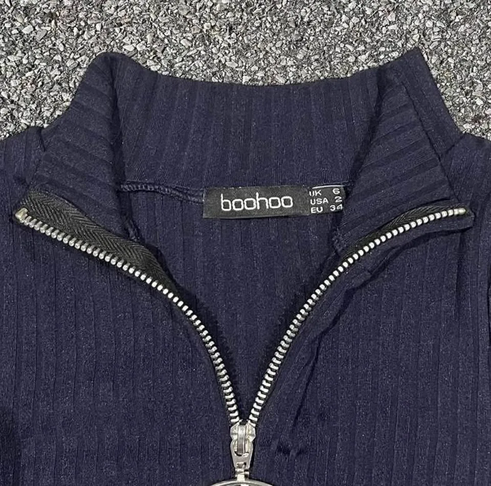 BOOHOO Navy blue sophie zip front cold shoulder crop top image indicator(3)