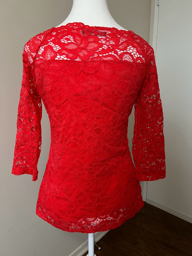 La Chateau/Suzy Shier Red Lace Top - photo 3