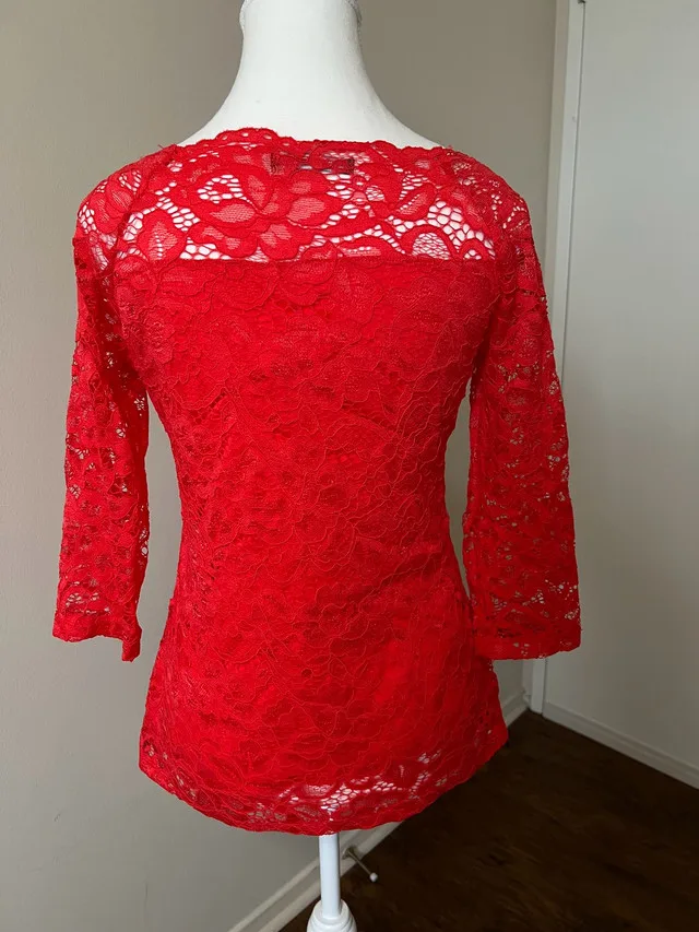 La Chateau/Suzy Shier Red Lace Top image indicator(4)
