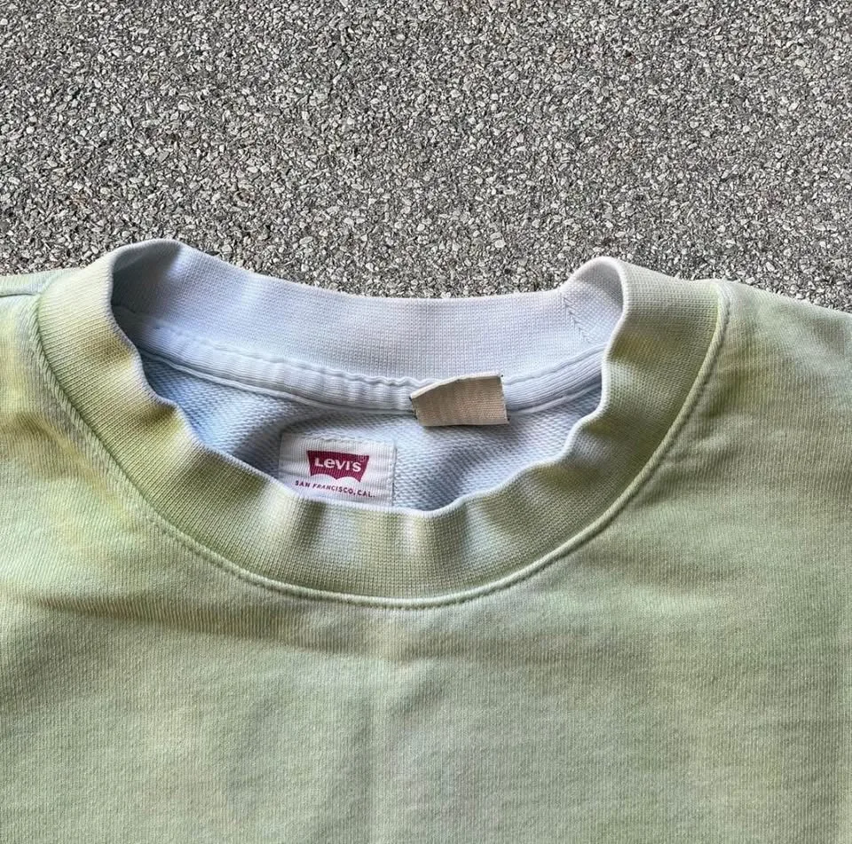 Levi's Tie Dye Ombre Oversized Crewneck - Size M image indicator(3)