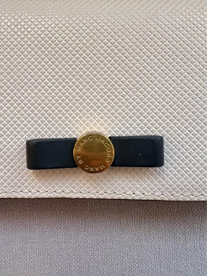 Marc Jacobs Bow Leather Wallet - Taupe Gray image indicator(3)