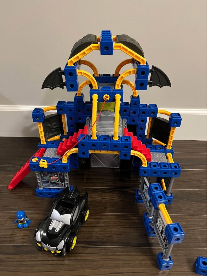 TRIO DC Super Friends Batcave - photo 2