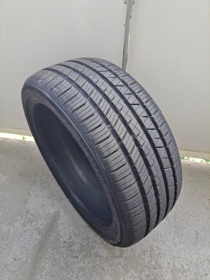Almost new One Tire - All Season
