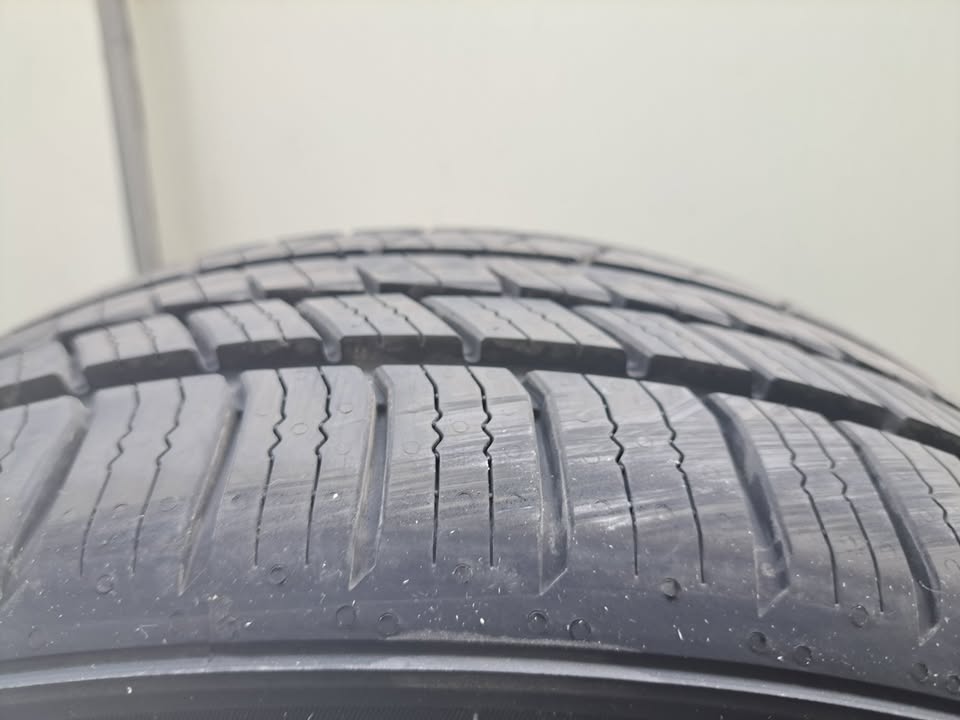 Almost new One Tire - All Season - photo 2