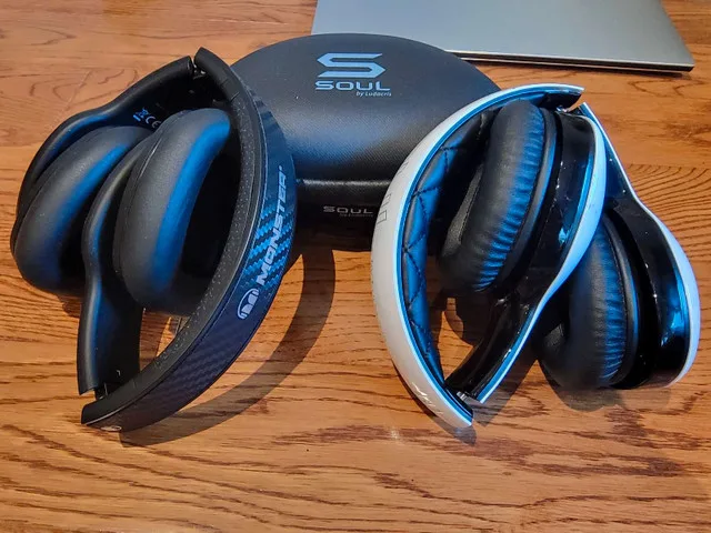 Bose & Monster Headphones image indicator(3)