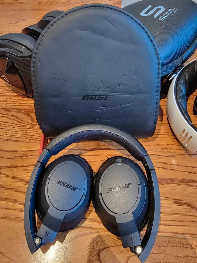Bose & Monster Headphones image indicator(4)