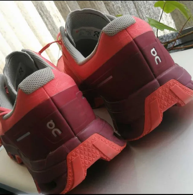 On Cloudventure Women's Running Shoes sz 8.5 image indicator(2)