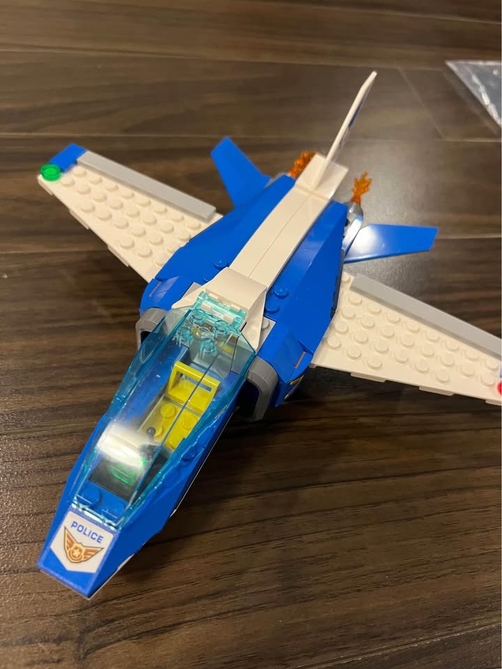 LEGO City Sky Police Parachute Arrest 60208 - photo 2