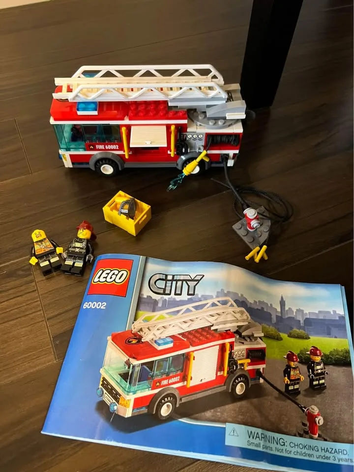 LEGO City Fire Station 60004 Fire Truck 60002 image indicator(3)