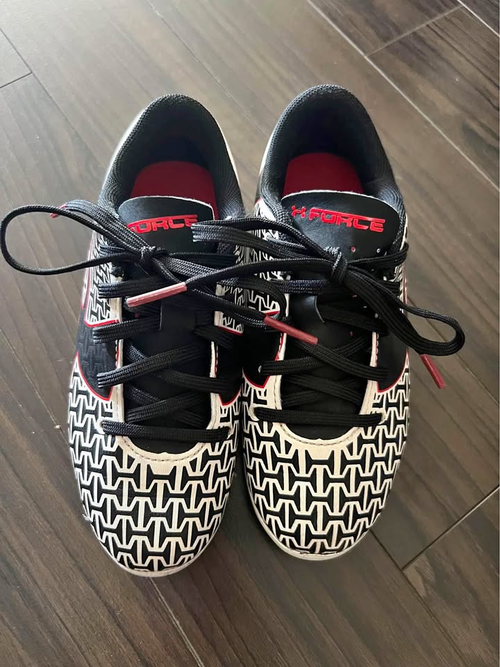 Kid’s Under Armour Soccer Cleats
