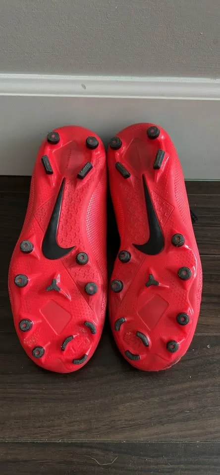 Soccer Cleats (size Y6) image indicator(4)