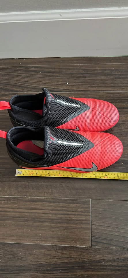 Soccer Cleats (size Y6) - photo 5
