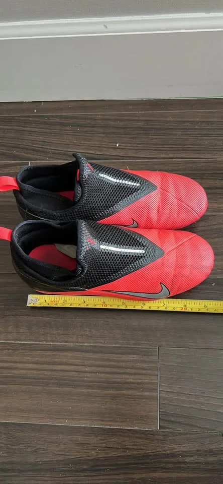 Soccer Cleats (size Y6) image indicator(5)