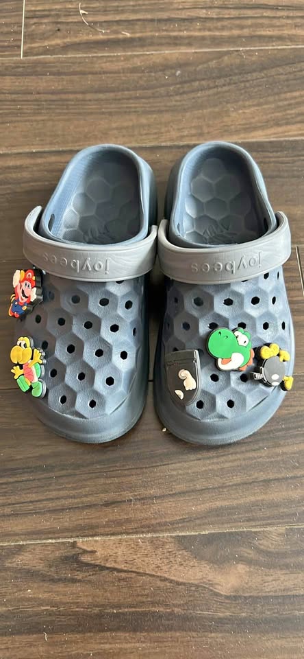 Joybees Clog (size C 10/11)