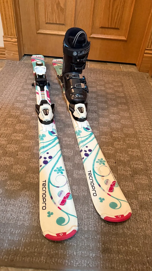 Techno Pro "Sweety" Junior Skis - 120 cm with Bindings thumbnail
