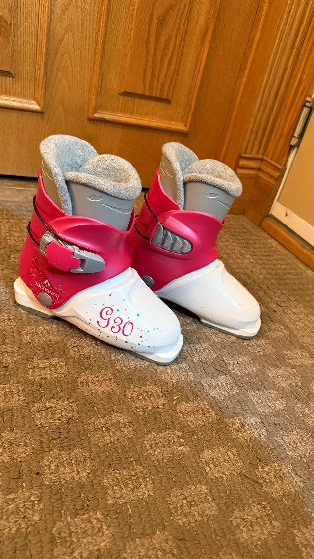 Tecno pro kids Ski boots thumbnail