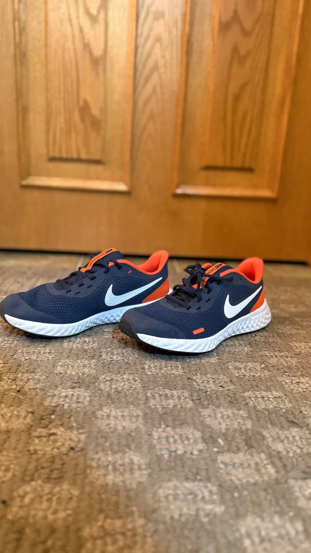 Nike kids runners thumbnail