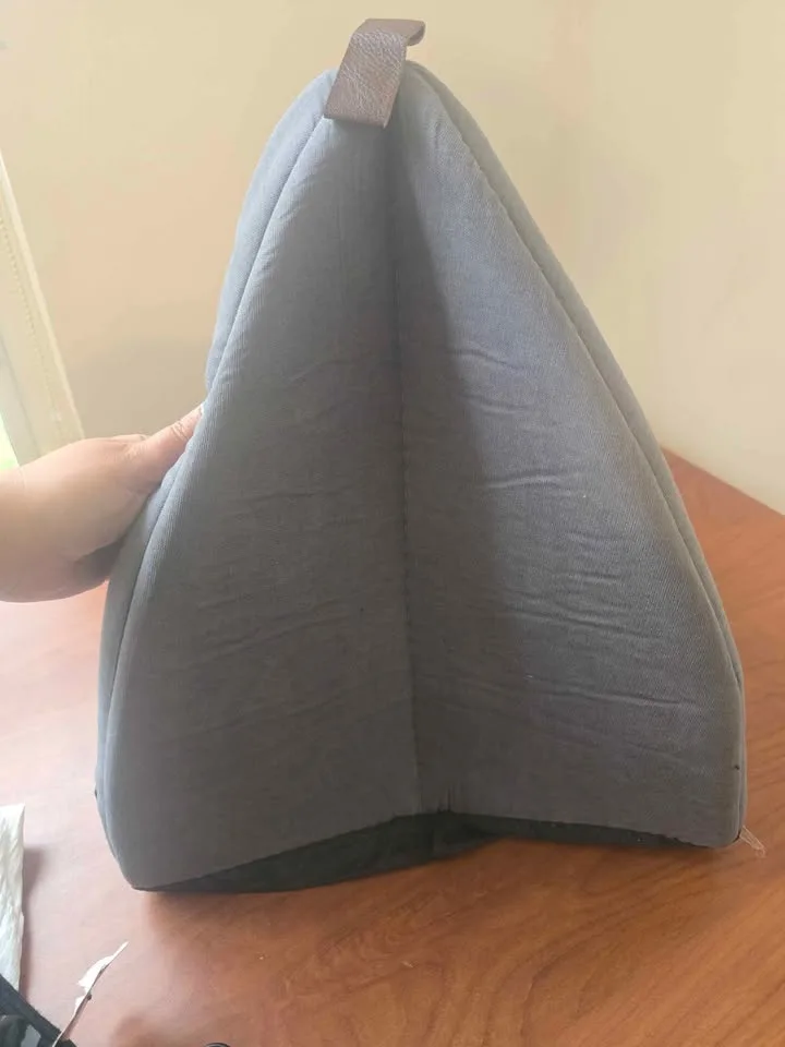 Cozy Grey Pet Tent Bed 🐾🐱🐶 image indicator(3)