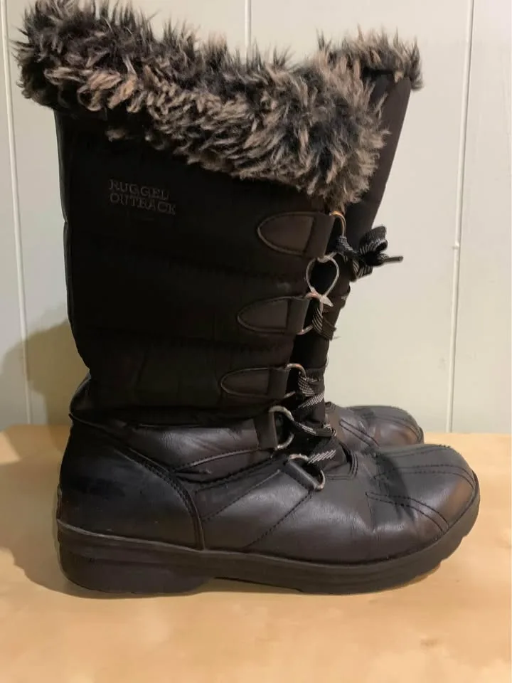 Size 9 Rugged Outback Women’s Winter boots image indicator(2)