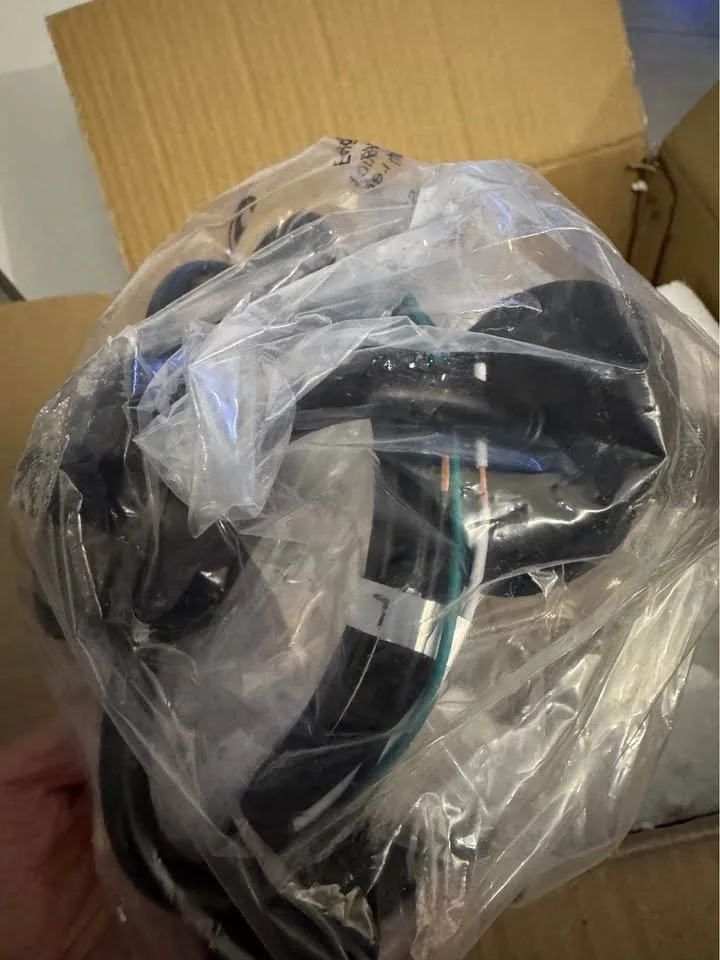 4 Light Farmhouse Chandelier image indicator(8)