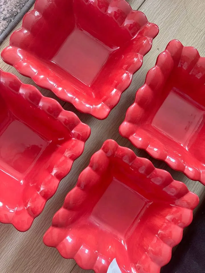 4 red bowls thumbnail