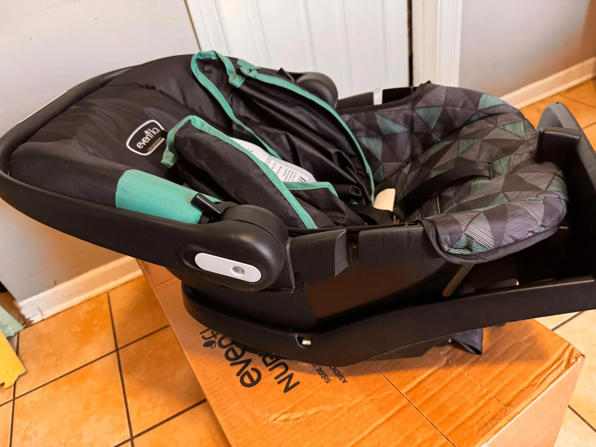 Evenflo Car Seat image indicator(4)