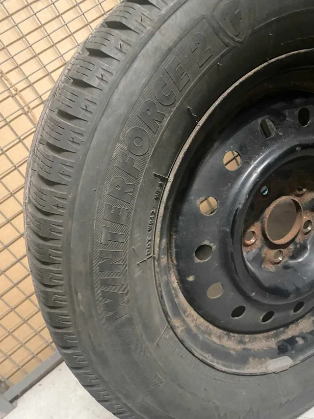 FIRESTONE WINTERFORCE 2 225/65R16 100S Tires with rims on sale image indicator(3)