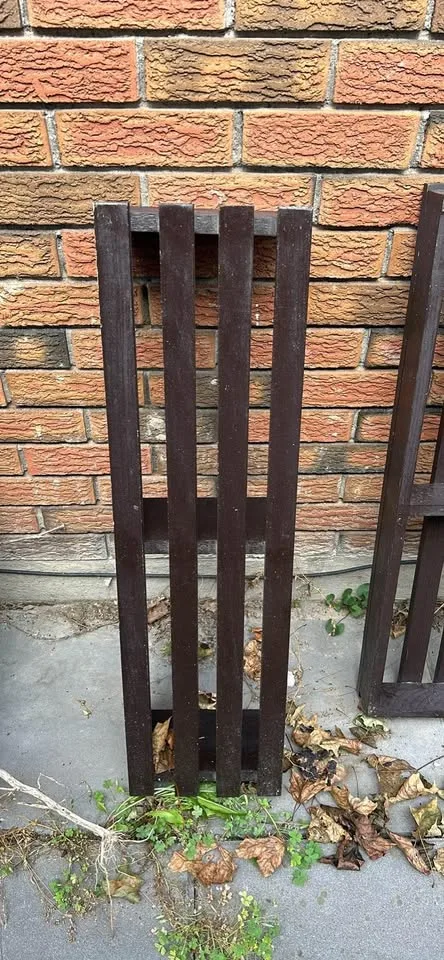 Painted Slatted wooden display pieces image indicator(5)