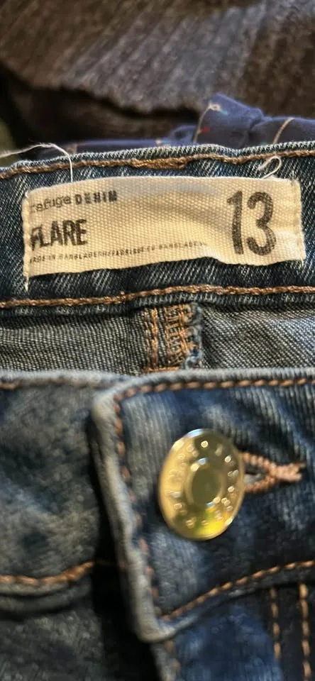 Women’s Gap Jeans image indicator(4)