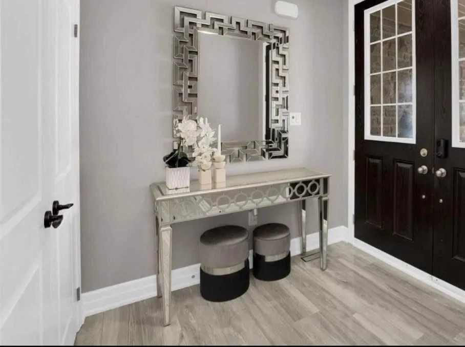 Beautiful tables and Mirror Make me an offer image indicator(4)