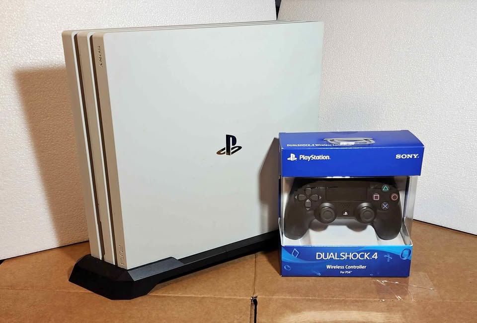 PS4 Pro w/ upgraded 2tb SSD + BNIB Controller & Games