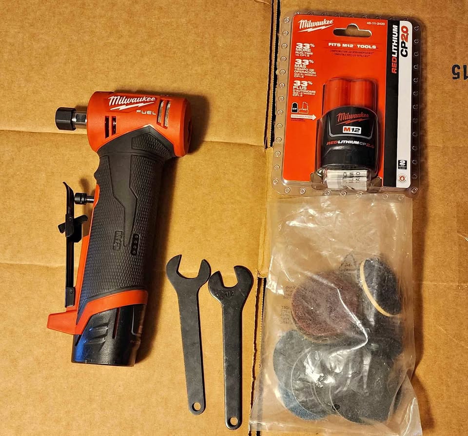 Milwaukee M12 Fuel Angle Die Grinder + 2.0 CP batteries
