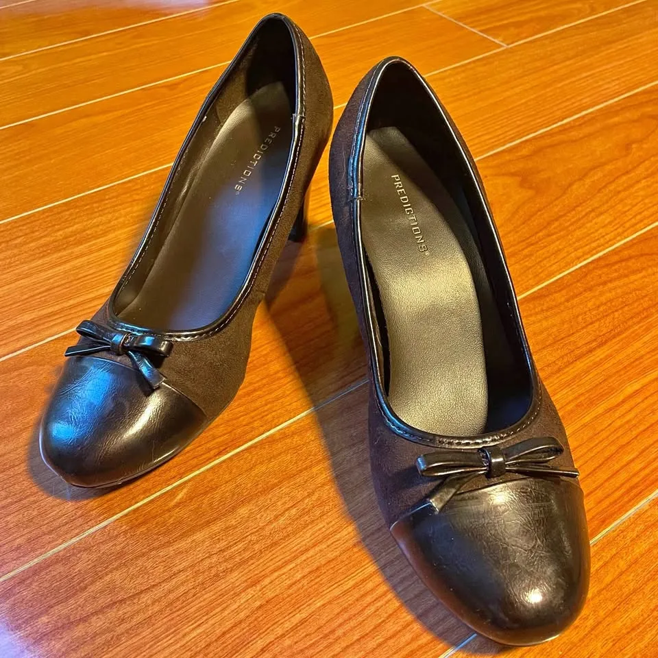 Size8W, Predictions Heels with Bow Accent thumbnail