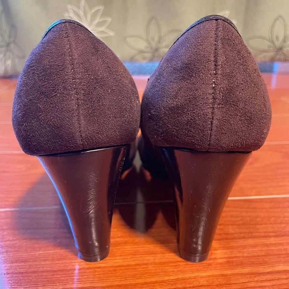 Size8W, Predictions Heels with Bow Accent image indicator(5)